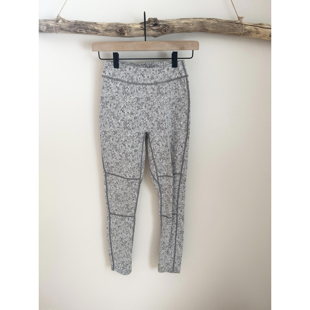 Gymshark DRY Floral Print Athletic Leggings Grey White‎ Size S Moisture Wicking